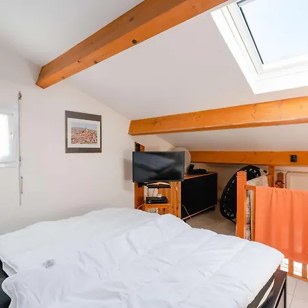 Pavillon Mezzanine Climatise Avec Piscine Et Wifi, Proche A - Fr-1-409-240 فيلة *