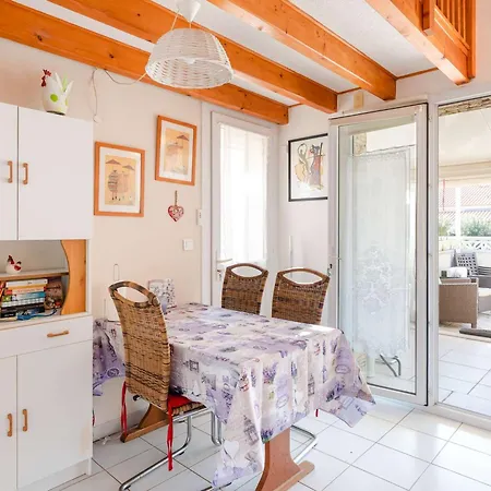 Pavillon Mezzanine Climatise Avec Piscine Et Wifi, Proche A - Fr-1-409-240 فيلة *